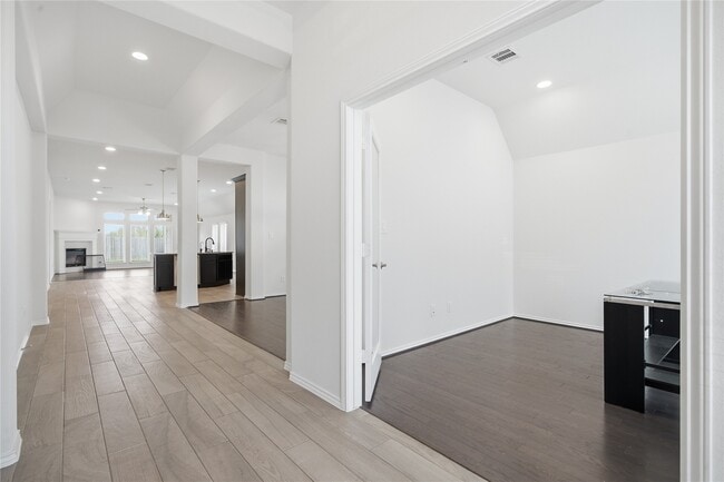 Building Photo - 20427 Noble Arabian Dr