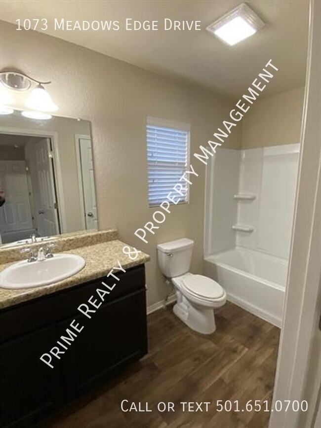 Foto del edificio - 1073 Meadows Edge Dr