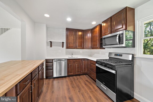 Building Photo - 508 Burgess St