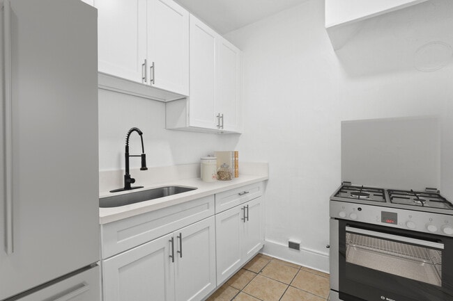 Building Photo - 1344 4th St