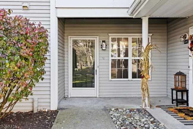Building Photo - 6001 Tudor Dr