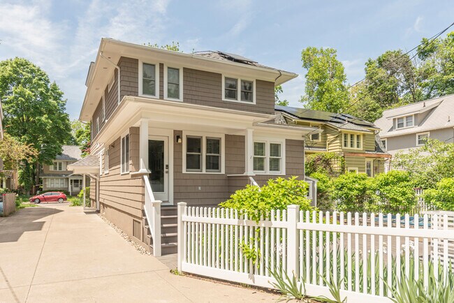 Building Photo - 1111 Olivia Ave