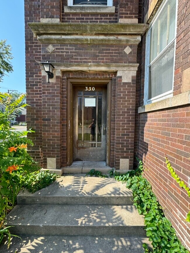 Foto del edificio - 330 E Liberty Dr