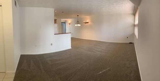 Building Photo - 18 Blueberry Ln