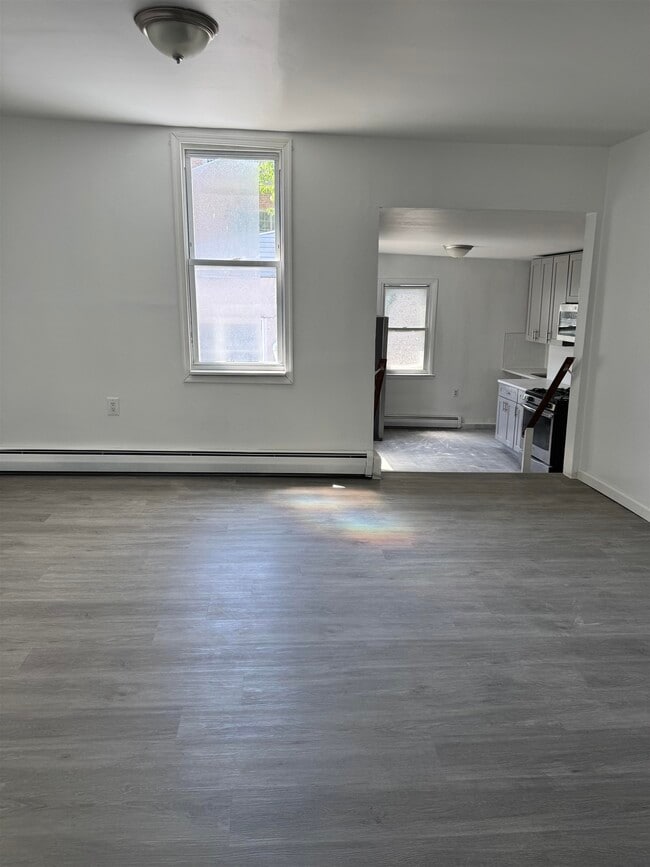 Building Photo - 65 Bright St