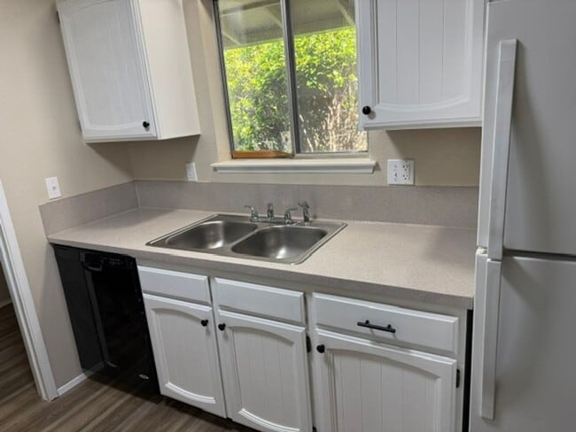 Building Photo - 3 Bedroom/2 Bathroom Rambler in Southeast Tacoma