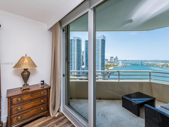 Foto del edificio - 888 Brickell Key Dr