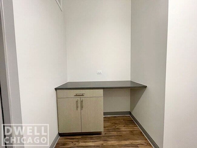 Foto del edificio - 951 W Dakin St