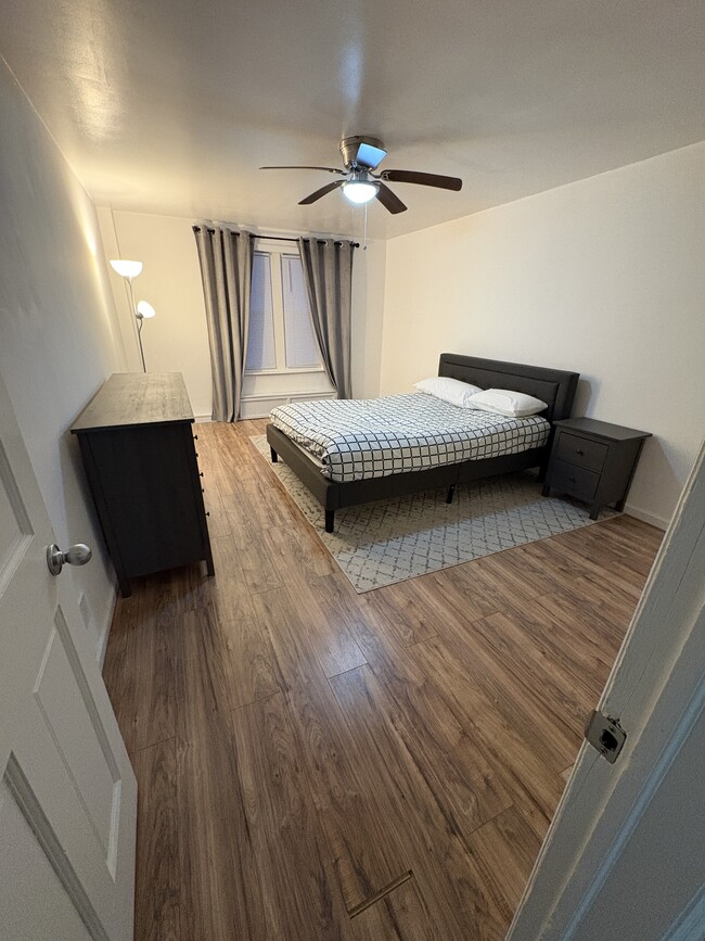 Foto del edificio - 64-15-115 108th St