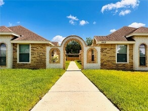 Building Photo - 1913 W Western Dr