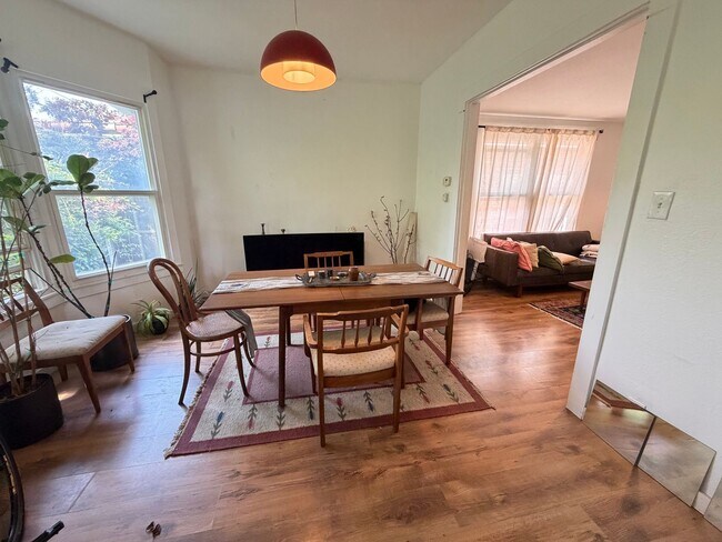 Foto del edificio - Charming 1,100 Sq Ft 2BR Home in South Park - Prime Seattle Location - Washer/Dryer in Unit!