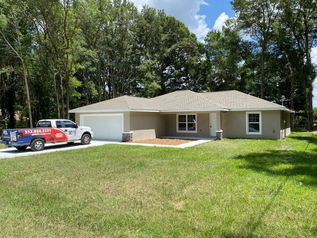 Building Photo - Custom Home - Desirable SE Ocala Neighborh...
