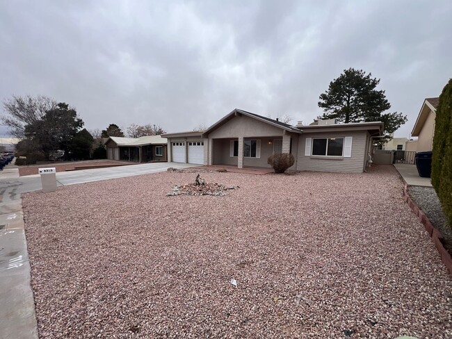 Building Photo - 3 Bedroom Single Story Home Available Near...