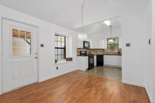 Foto del edificio - 22835 Sherioaks Ln