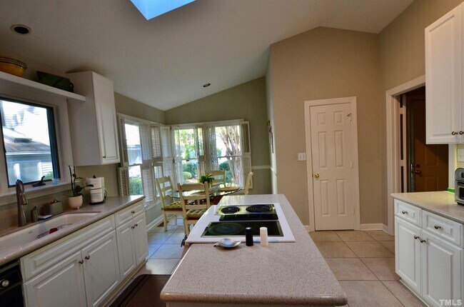 Building Photo - 531 Weathersfield