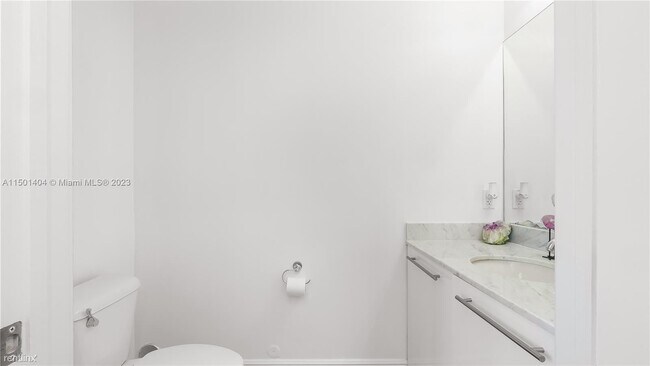 Foto del edificio - 1 br, 1.5 bath Condo - 888 Biscayne Blvd A...