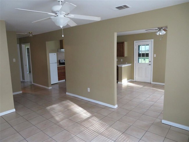Foto del edificio - 7207 Meadowgreen Ln