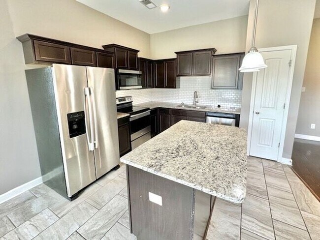 Foto del edificio - Now Leasing a 5 Bedroom 3 Bath Home In Olive Branch At Stateline