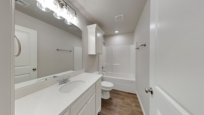 Foto del edificio - 2 Bedroom 2 Bathroom 1 Car Garage Duplex C...