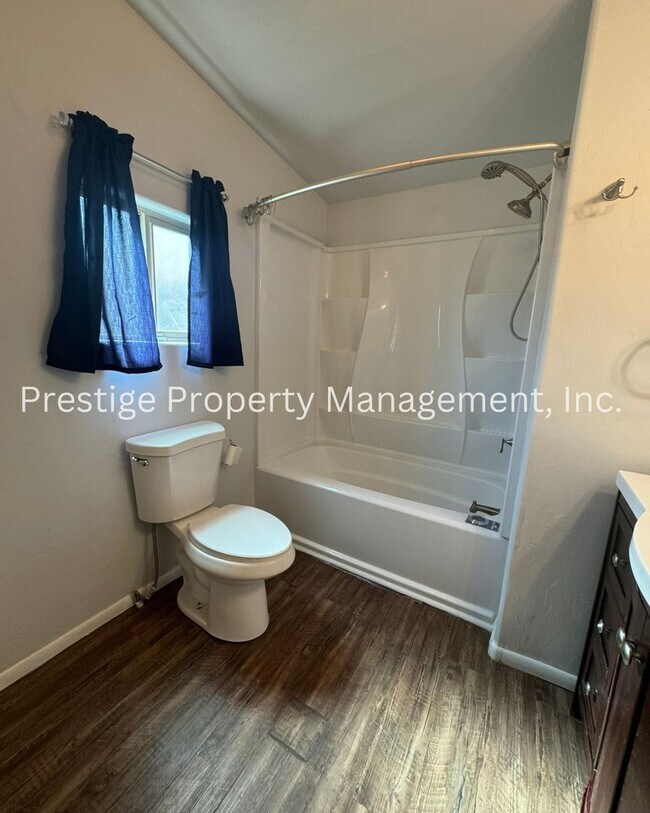 Building Photo - Cute 4/2 Northwest Manufactured Home, It C...
