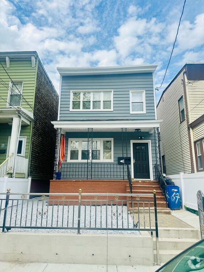 Building Photo - 67 Winfield Ave