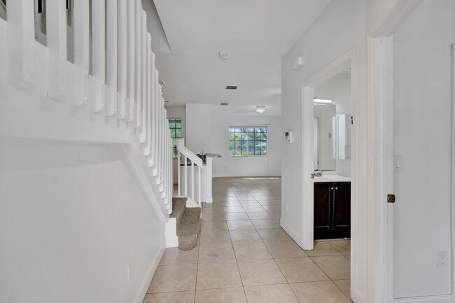 Building Photo - 2021 Island Dr