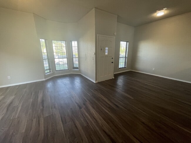 Building Photo - 2-Bedroom Home with 2-Car Garage