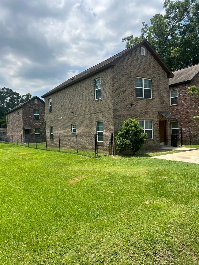 Foto del edificio - 5390 Paige St