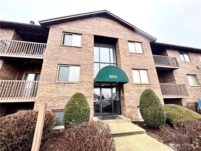 Building Photo - 3920 Mack Rd