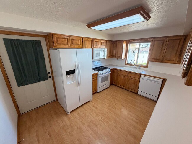 Foto del edificio - Spacious 3 Bed, 2.5 Bath House in Spokane Valley!