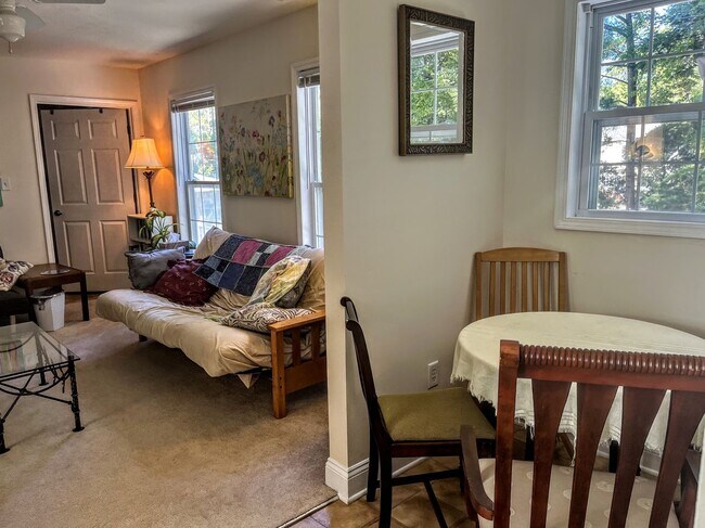 Building Photo - 1 bedroom 1 bath with study