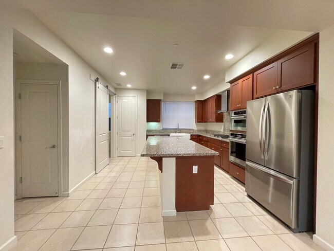 Foto del edificio - 4063 Dobbins Loop