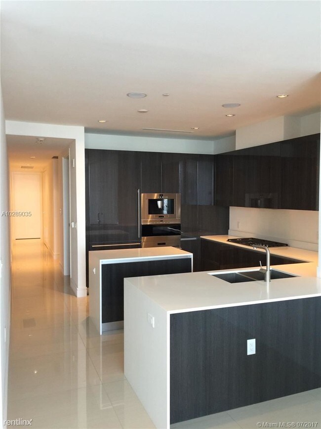 Foto del edificio - 3250 NE 188th St