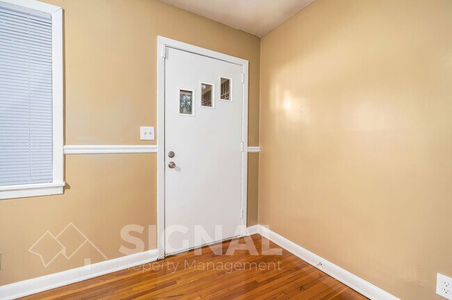 Foto del edificio - 2444 4th St NW