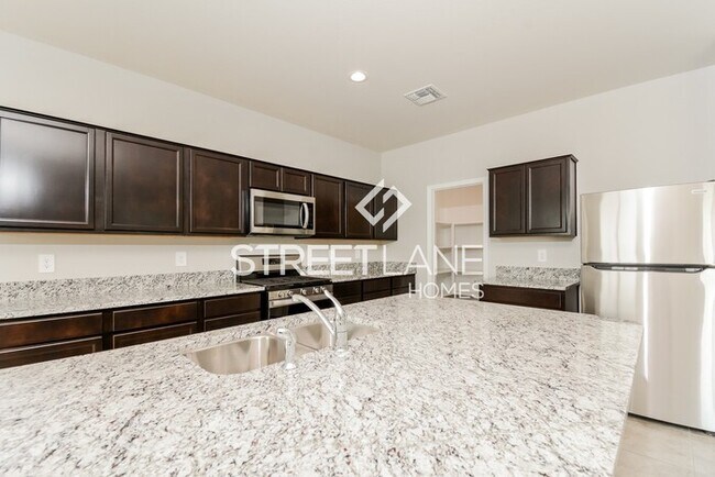 Foto del edificio - Spacious 4 Bedroom in Buckeye!