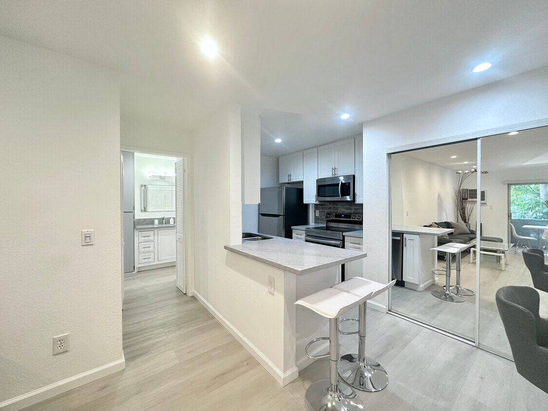 Foto principal - 1351 N Orange Dr