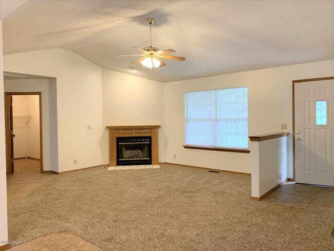 Foto del edificio - 2401 N Indiana Ave