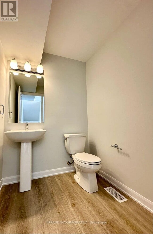 Building Photo - 723 Arcadian Private