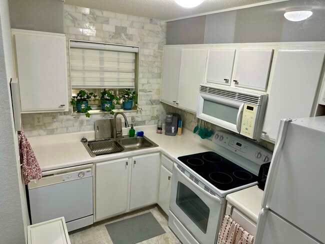 Foto del edificio - 2194 NE 167th St
