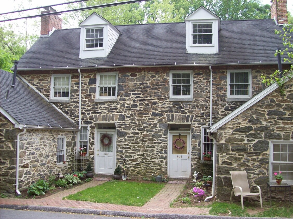 Primary Photo - 804 Oella Ave