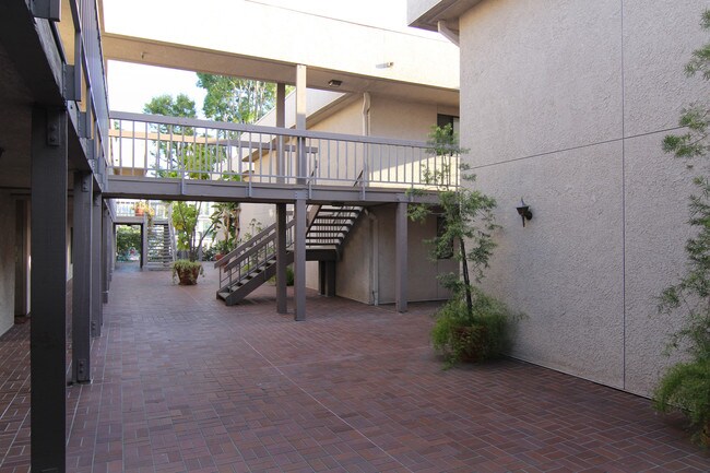 Secured Access - 15207 W Magnolia Blvd