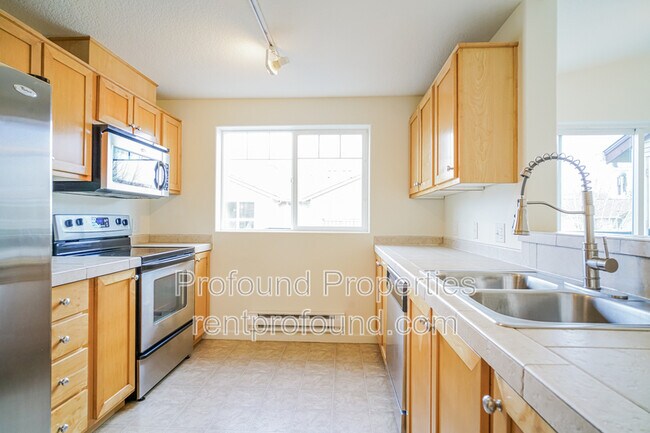 Building Photo - 760 NW 185th Ave