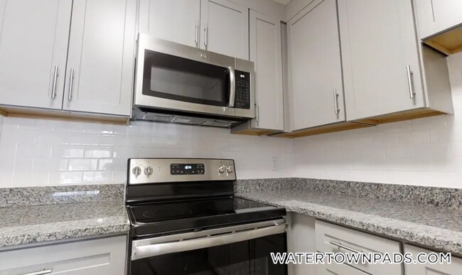 Foto del edificio - 24 Whites Ave