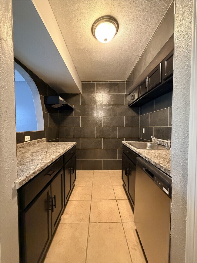 Building Photo - 9550 Deering Dr