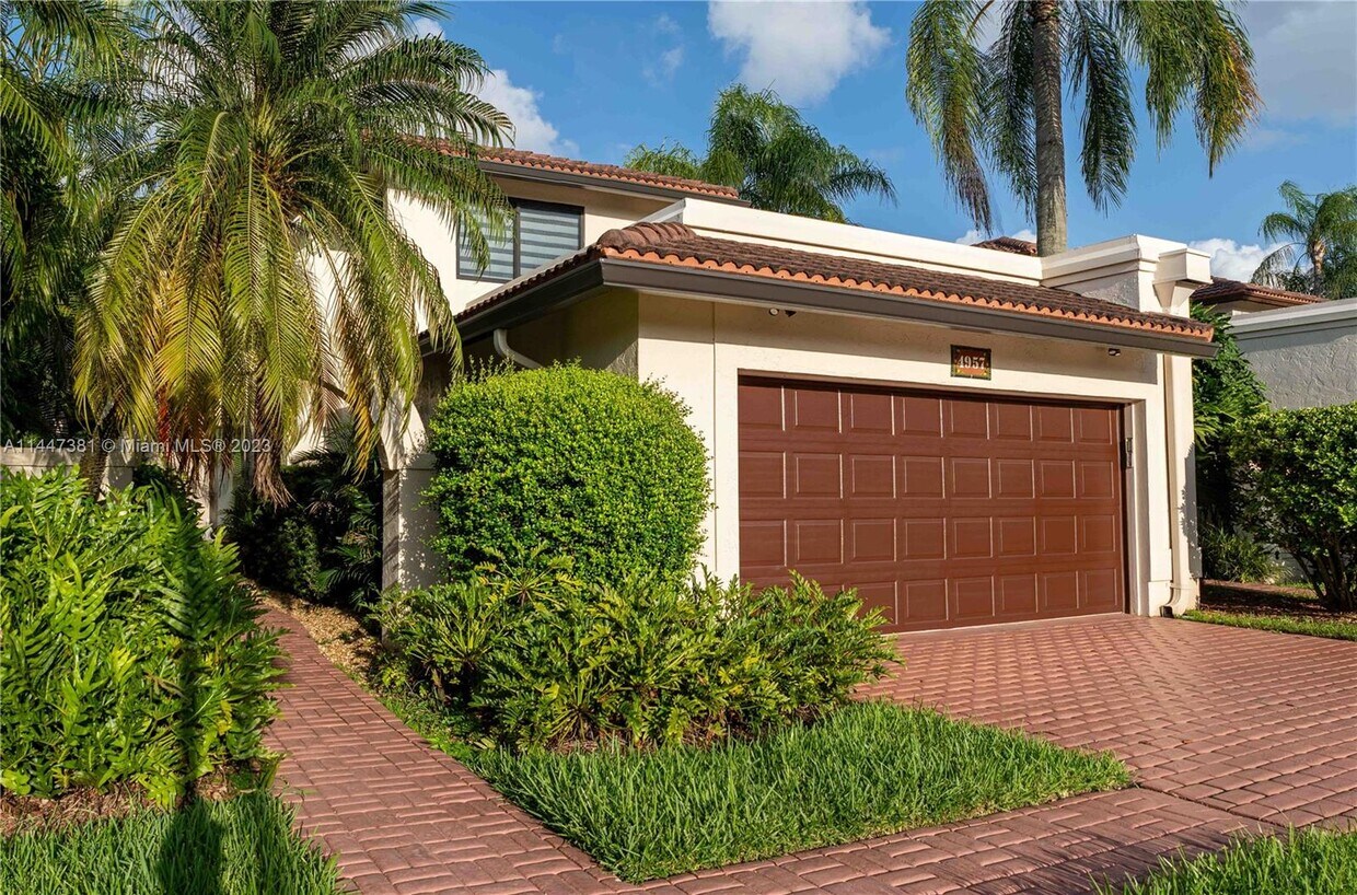 Primary Photo - 4957 NW 93rd Doral Pl