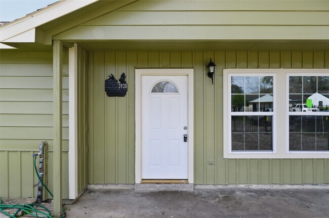 Foto del edificio - 3938 Daphne St