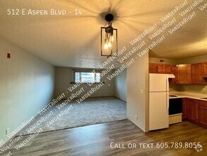 Building Photo - 512 E Aspen Blvd