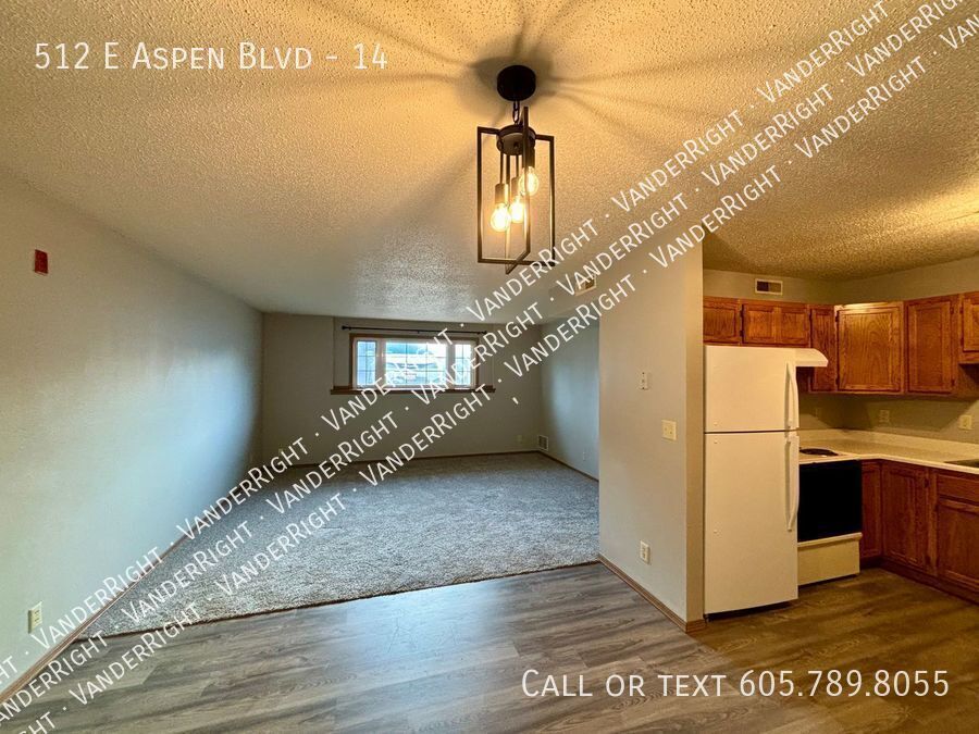 Primary Photo - 512 E Aspen Blvd
