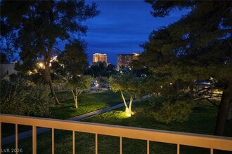 Building Photo - 750 S Royal Crest Cir