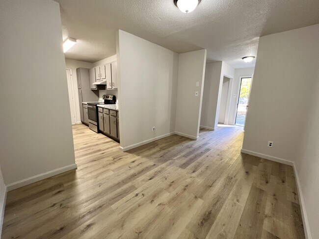 Foto del edificio - 1617 Henrietta Ave